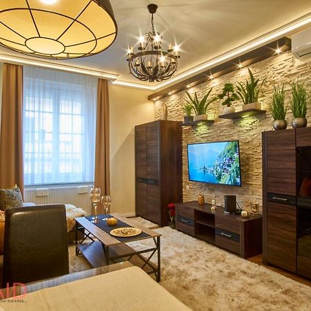 R7 Design Apartment - Hostaid Budapest Luaran gambar