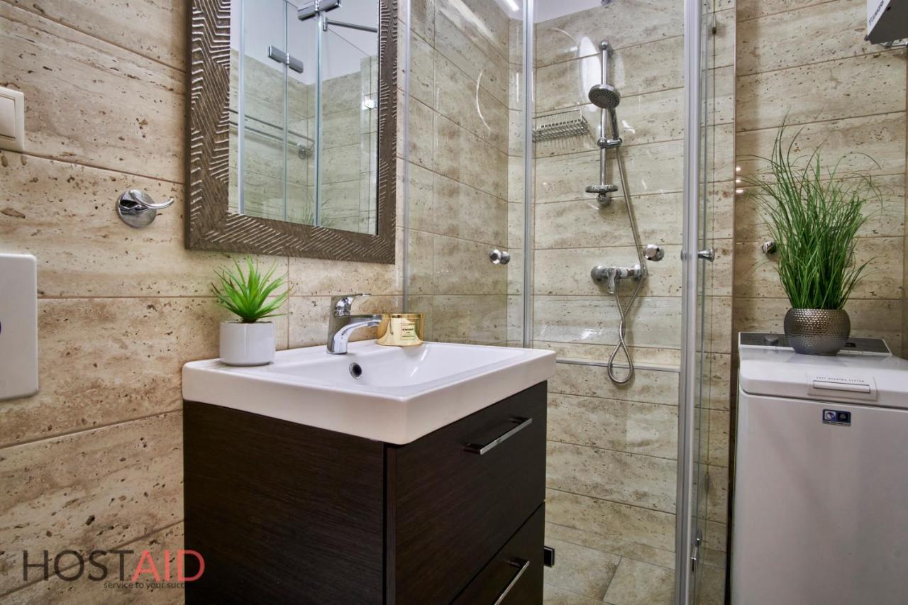 R7 Design Apartment - Hostaid Budapest Luaran gambar