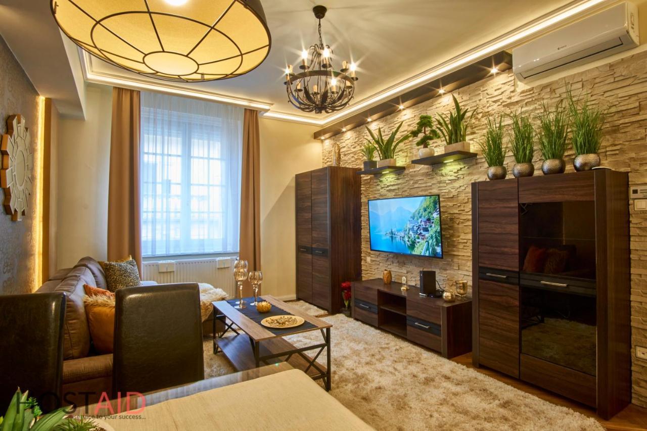 R7 Design Apartment - Hostaid Budapest Luaran gambar