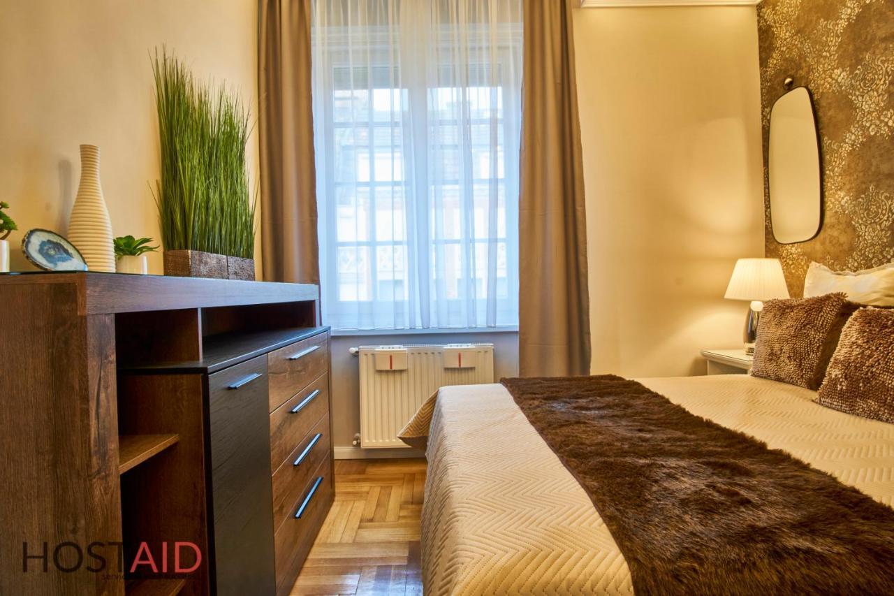 R7 Design Apartment - Hostaid Budapest Luaran gambar