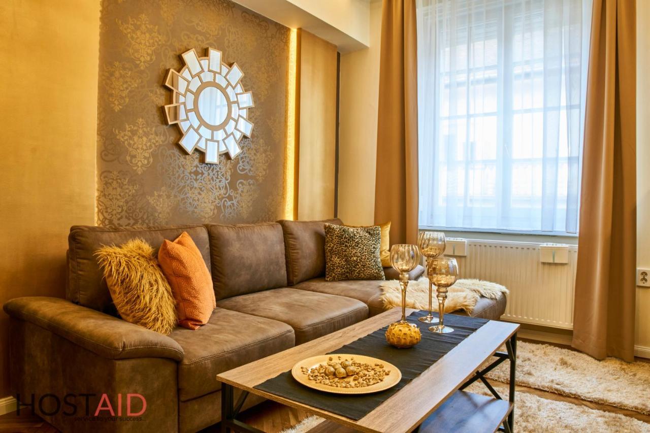 R7 Design Apartment - Hostaid Budapest Luaran gambar