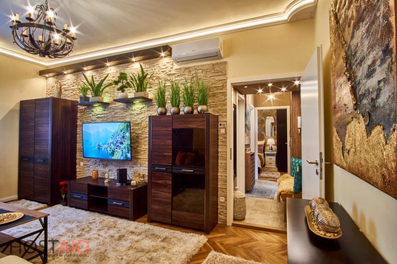 R7 Design Apartment - Hostaid Budapest Luaran gambar