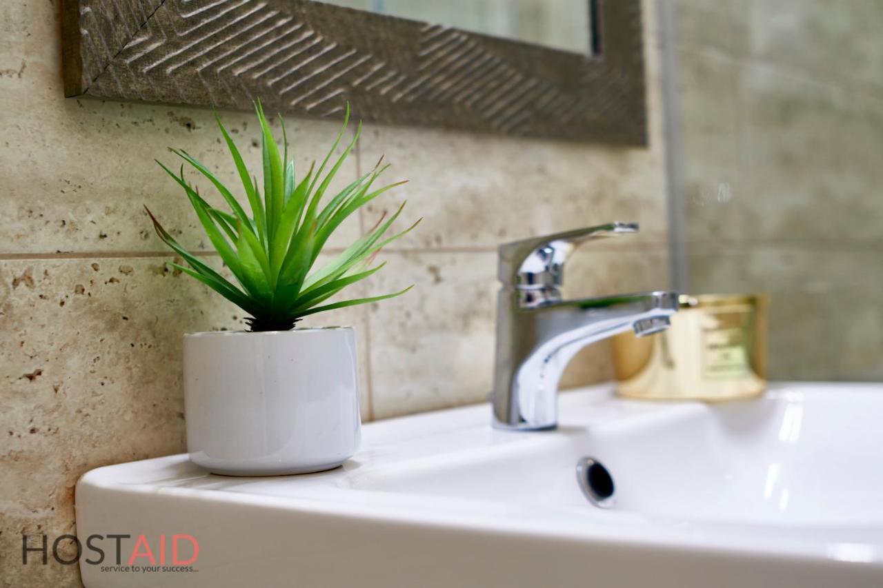 R7 Design Apartment - Hostaid Budapest Luaran gambar